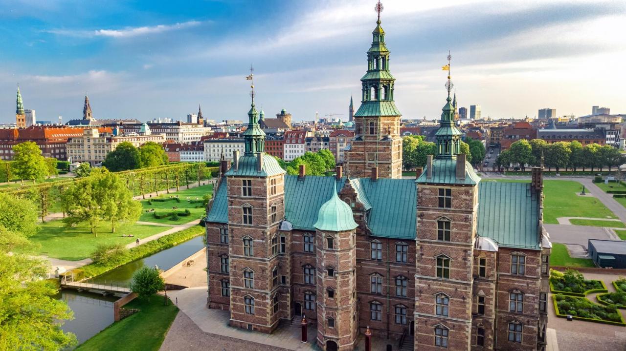 Lovely 3Br Manor Apartment 5 Min From Tivoli Gardens Köpenhamn Exteriör bild