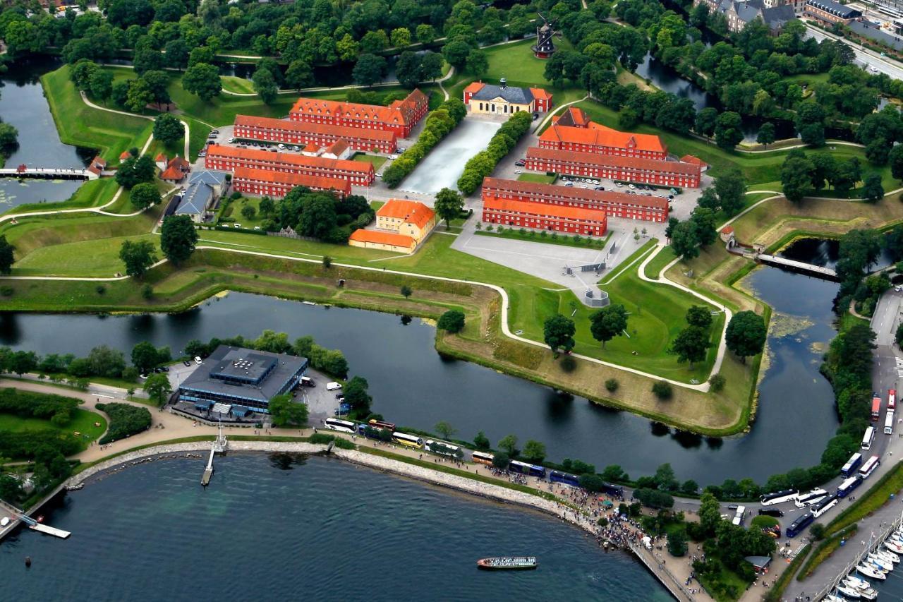 Lovely 3Br Manor Apartment 5 Min From Tivoli Gardens Köpenhamn Exteriör bild