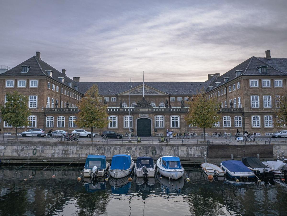 Lovely 3Br Manor Apartment 5 Min From Tivoli Gardens Köpenhamn Exteriör bild