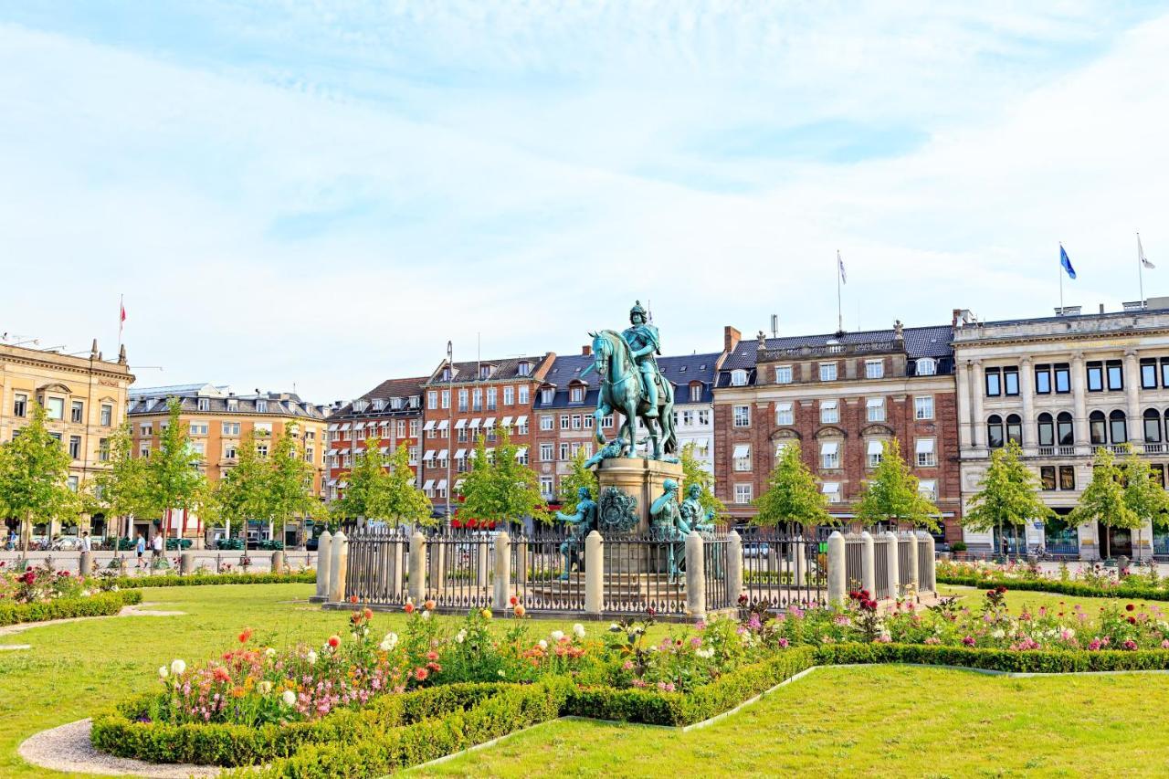 Lovely 3Br Manor Apartment 5 Min From Tivoli Gardens Köpenhamn Exteriör bild