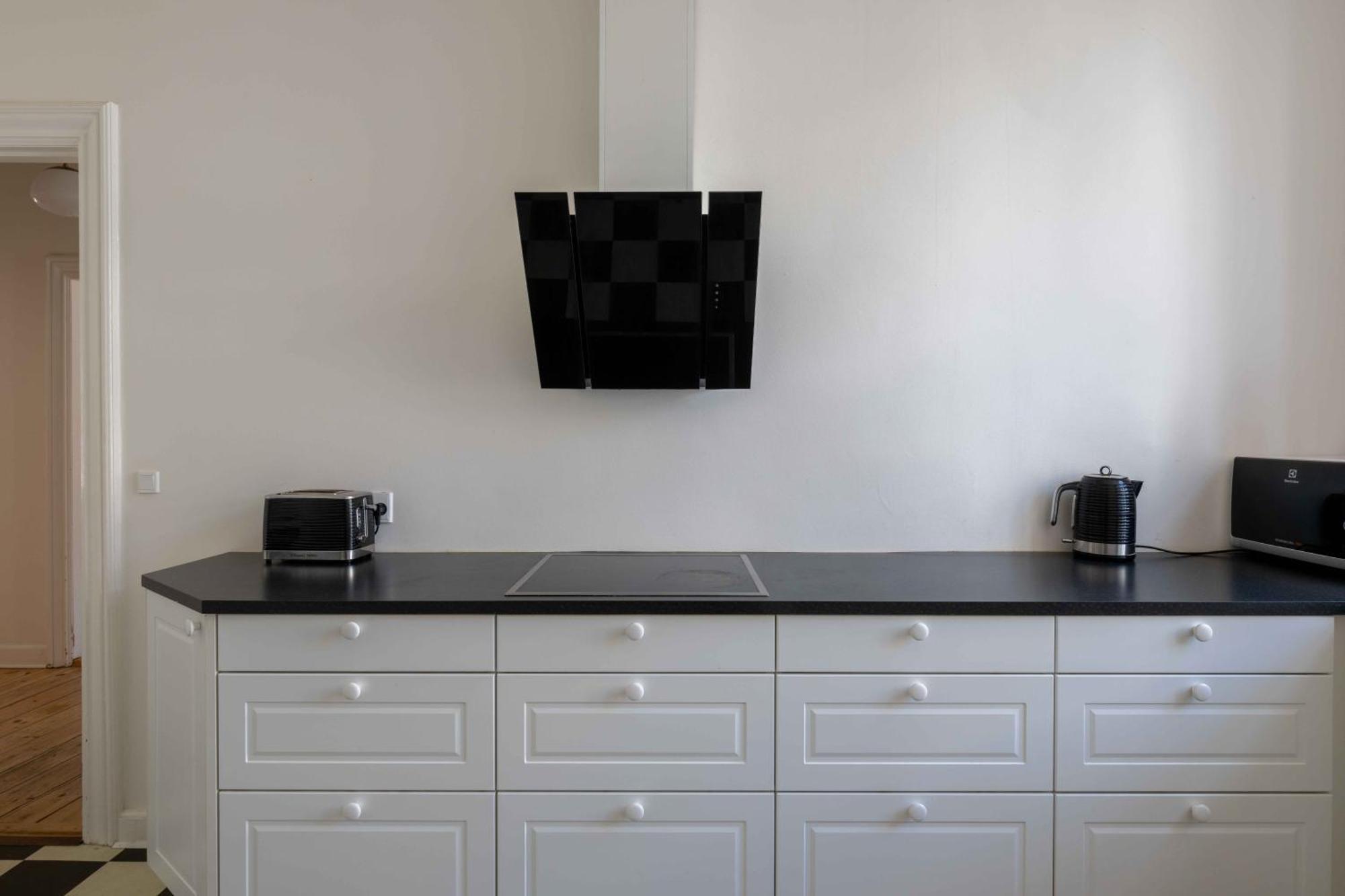 Lovely 3Br Manor Apartment 5 Min From Tivoli Gardens Köpenhamn Exteriör bild