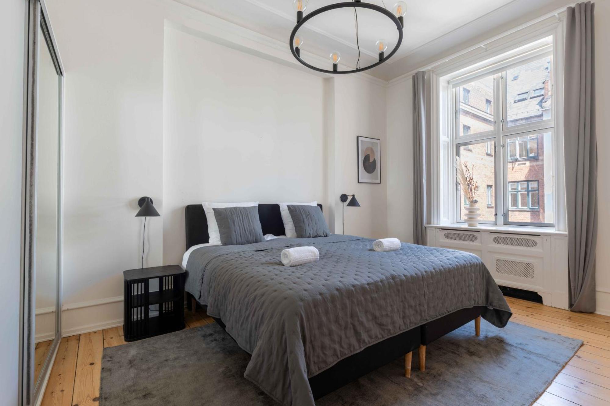 Lovely 3Br Manor Apartment 5 Min From Tivoli Gardens Köpenhamn Exteriör bild