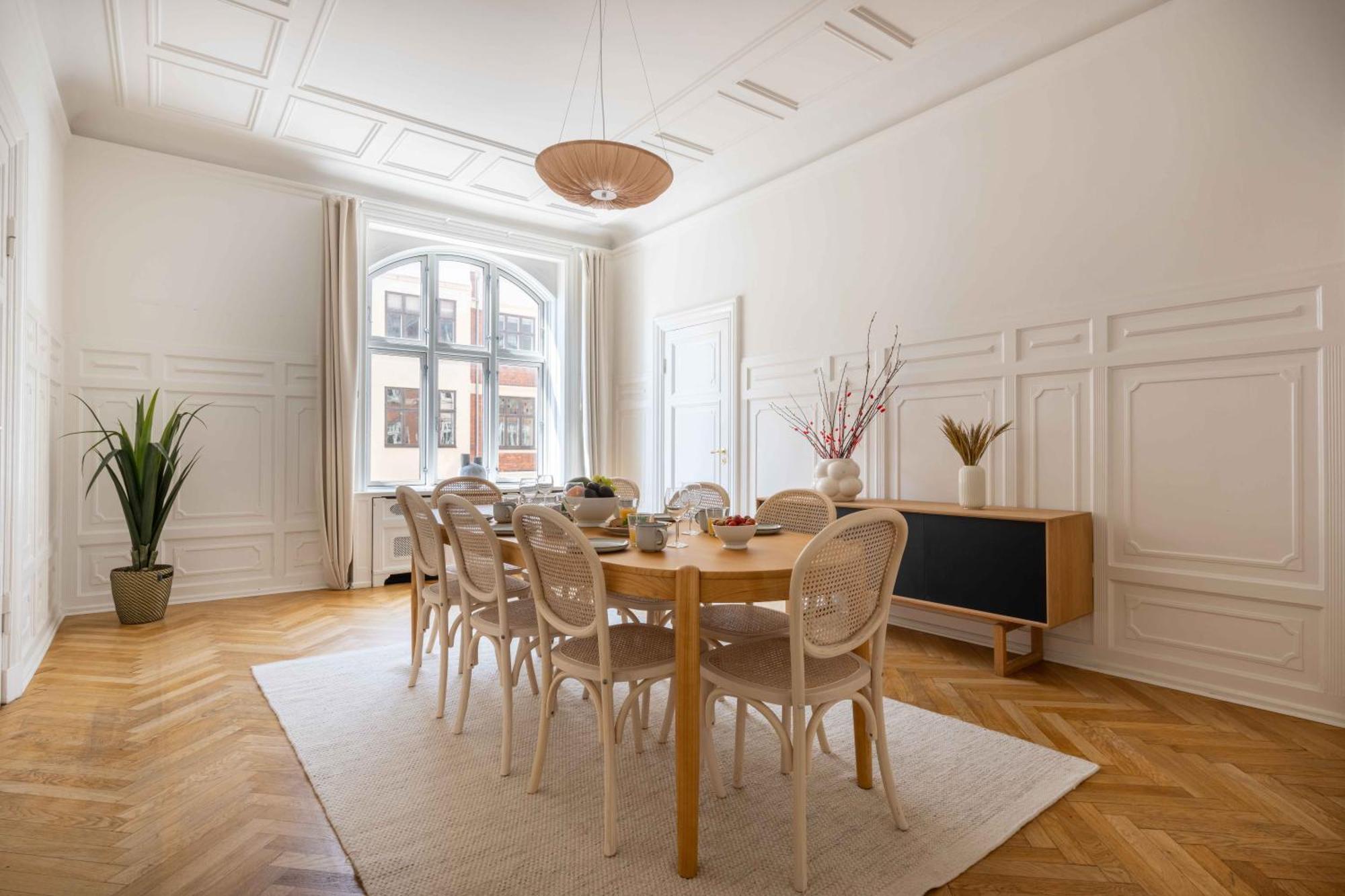 Lovely 3Br Manor Apartment 5 Min From Tivoli Gardens Köpenhamn Exteriör bild