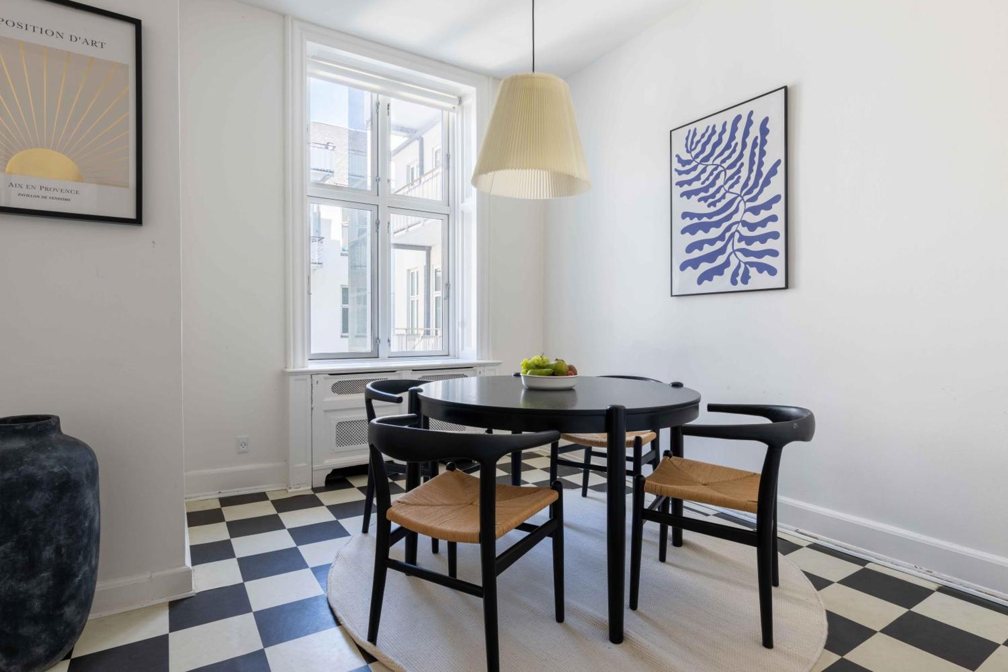 Lovely 3Br Manor Apartment 5 Min From Tivoli Gardens Köpenhamn Exteriör bild
