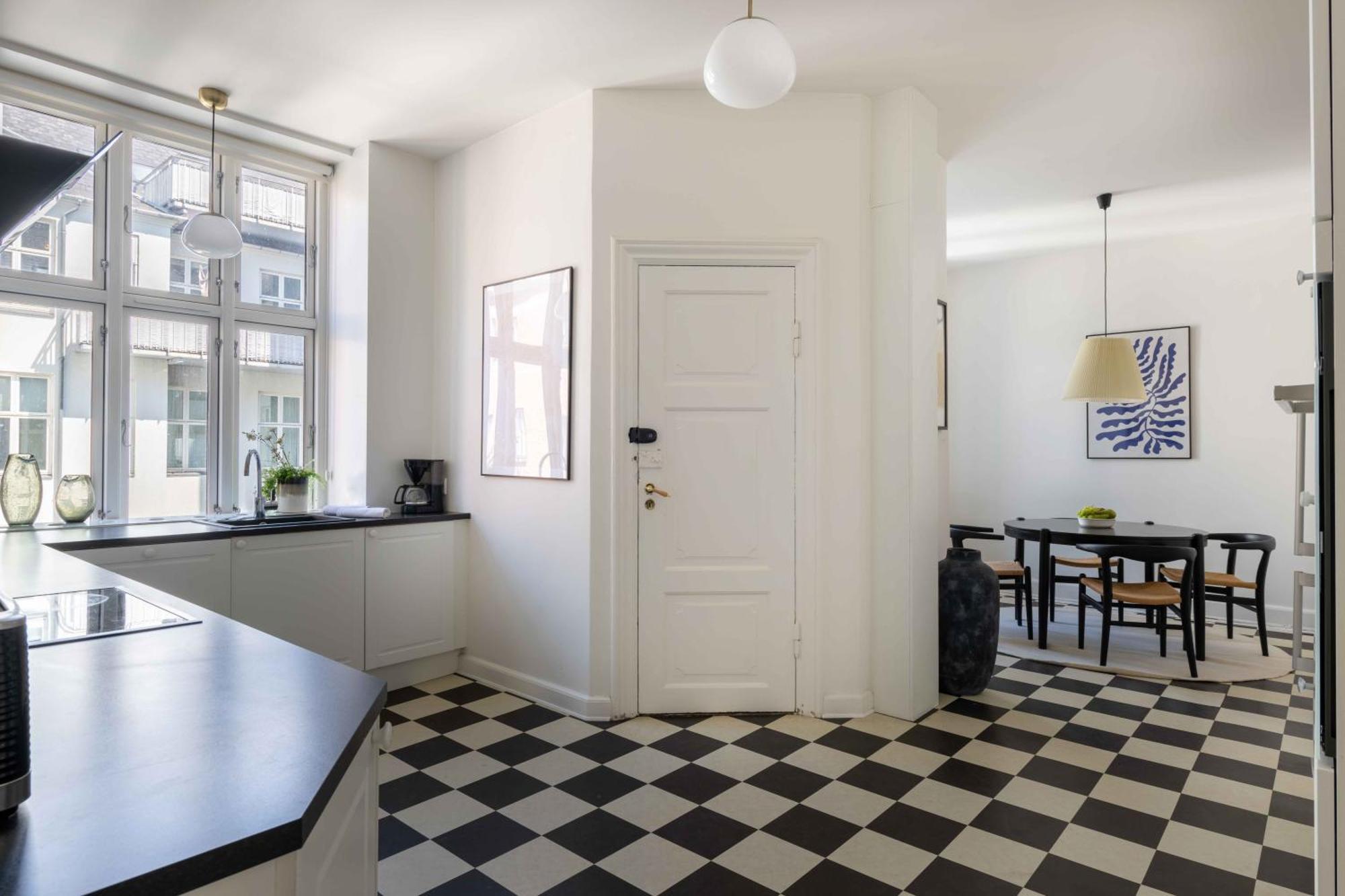Lovely 3Br Manor Apartment 5 Min From Tivoli Gardens Köpenhamn Exteriör bild